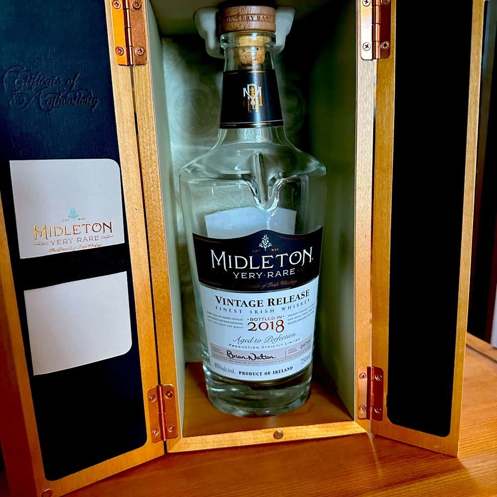 Midleton Very Rare 2018 Vintage Release Empty Bottle with Magnetic wood box
